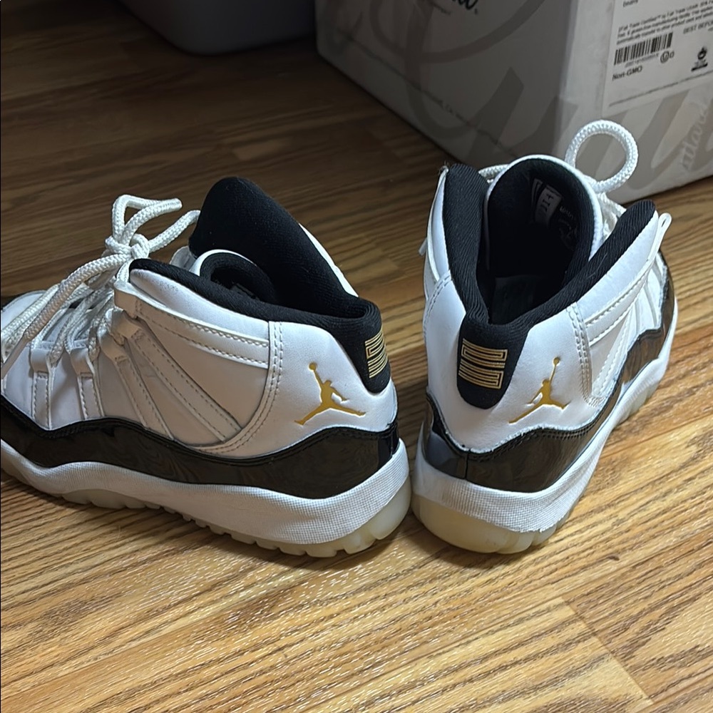 Jordan 11 - Picture 3 of 6